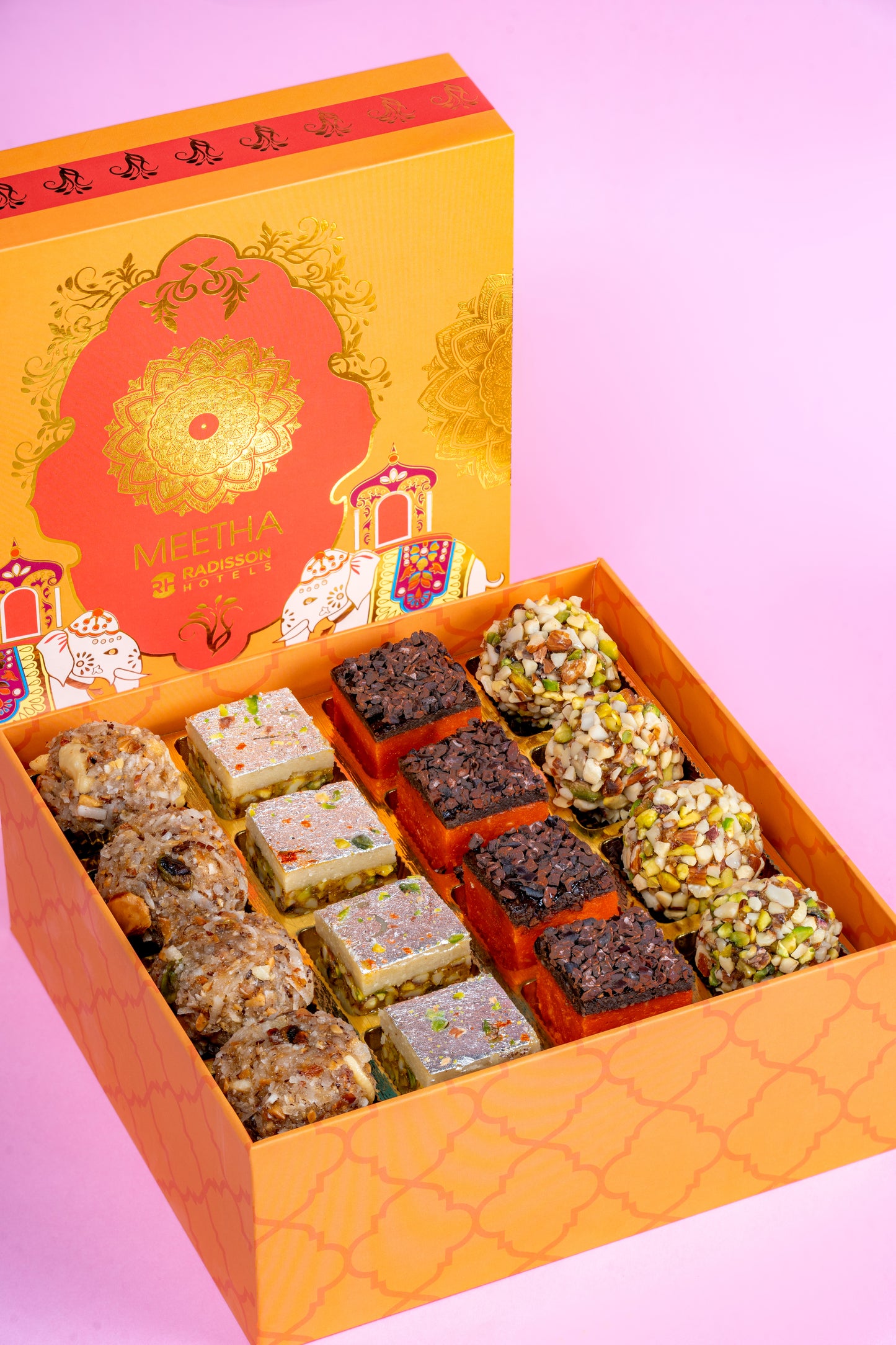 Assorted Box of 16 Pieces