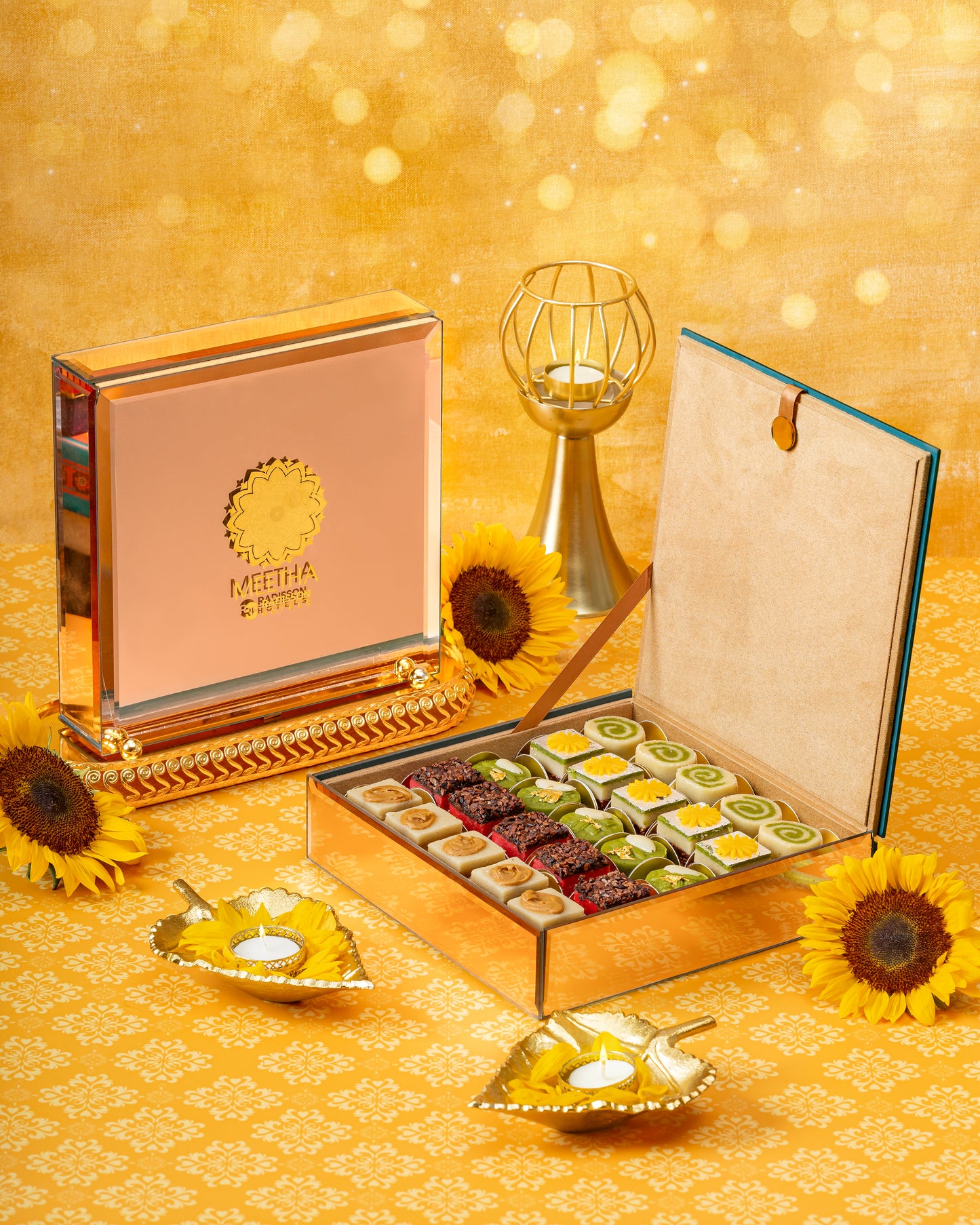 Elegant Crystal Hamper 25 Pcs Sweets