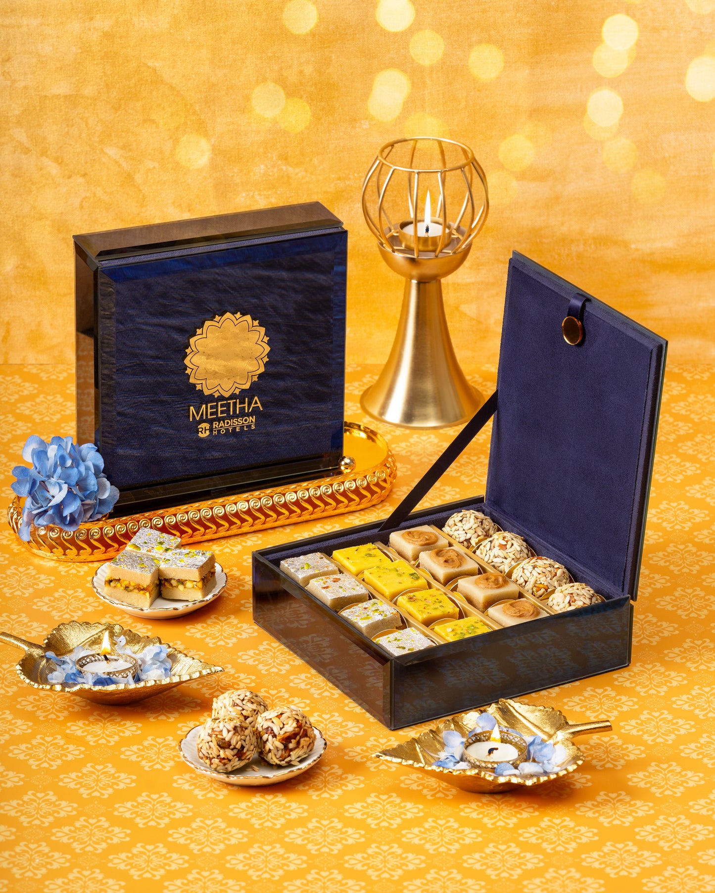 Elegant Crystal Hamper 16 Pcs Sweets